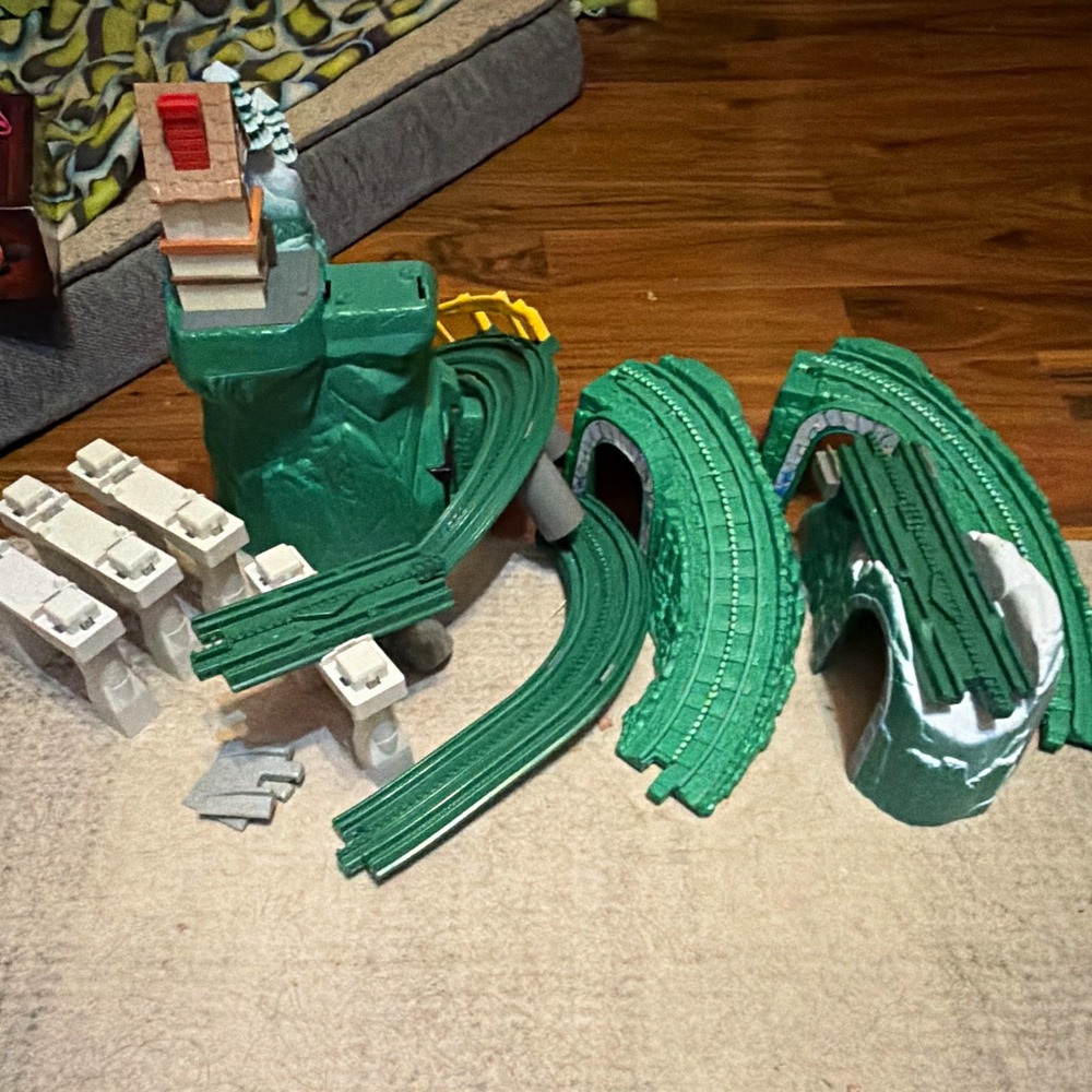 Fisher-Price GeoTrax Train Track Set Mountain Tunnel w/ Green Track & Bridges